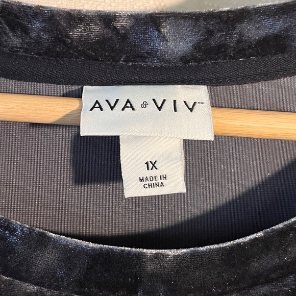 Silver Crushed Velvet Festive Top - 1X - Picture 4 of 6